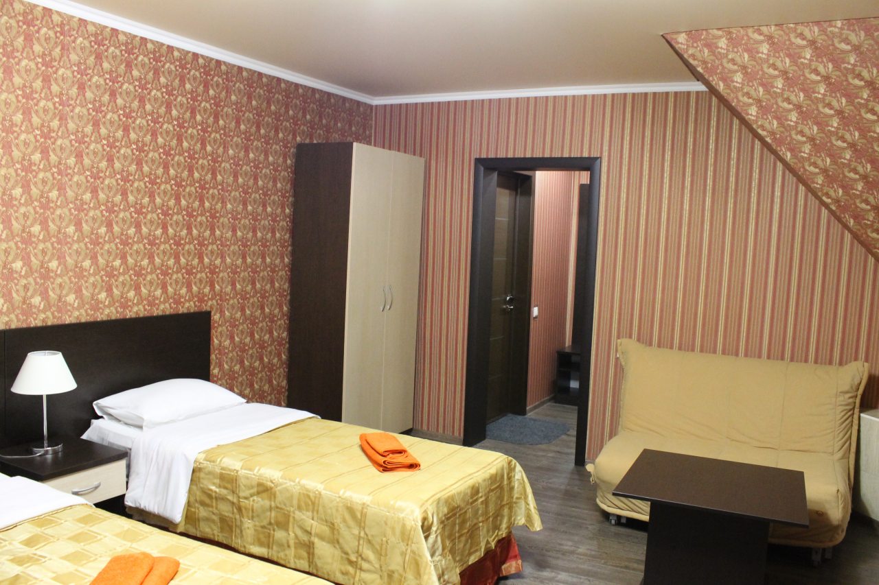 Трехместный (Комфорт плюс 3-х/м с балконом), Гостевой дом С дельфинами