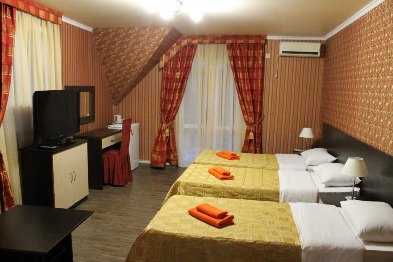 Трехместный (Комфорт плюс 3-х/м с балконом), Гостевой дом С дельфинами