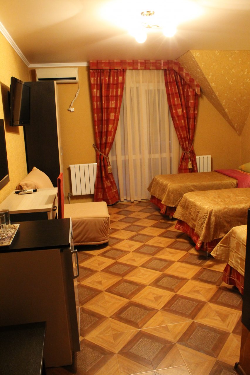 Трехместный (Комфорт плюс 3-х/м с балконом), Гостевой дом С дельфинами