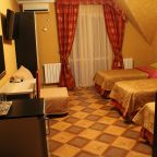 Трехместный (Комфорт плюс 3-х/м с балконом), Гостевой дом С дельфинами