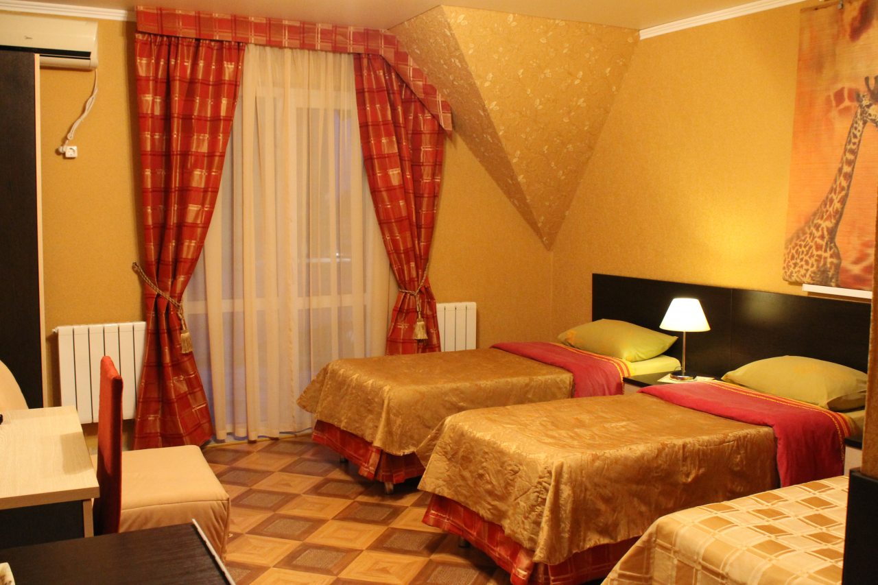 Трехместный (Комфорт плюс 3-х/м с балконом), Гостевой дом С дельфинами