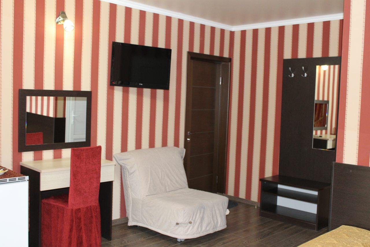 Трехместный (Комфорт 3-х/м с балконом), Гостевой дом С дельфинами