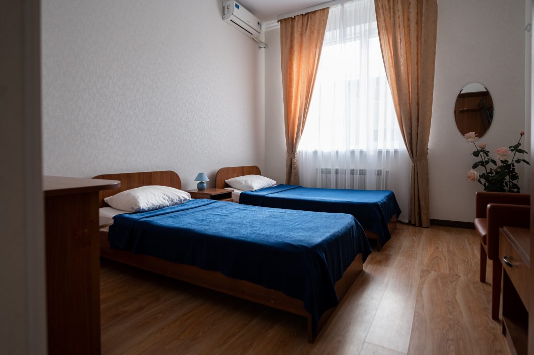 Полулюкс (С раздельными кроватями) гостиницы Djump-hotel, Курганинск