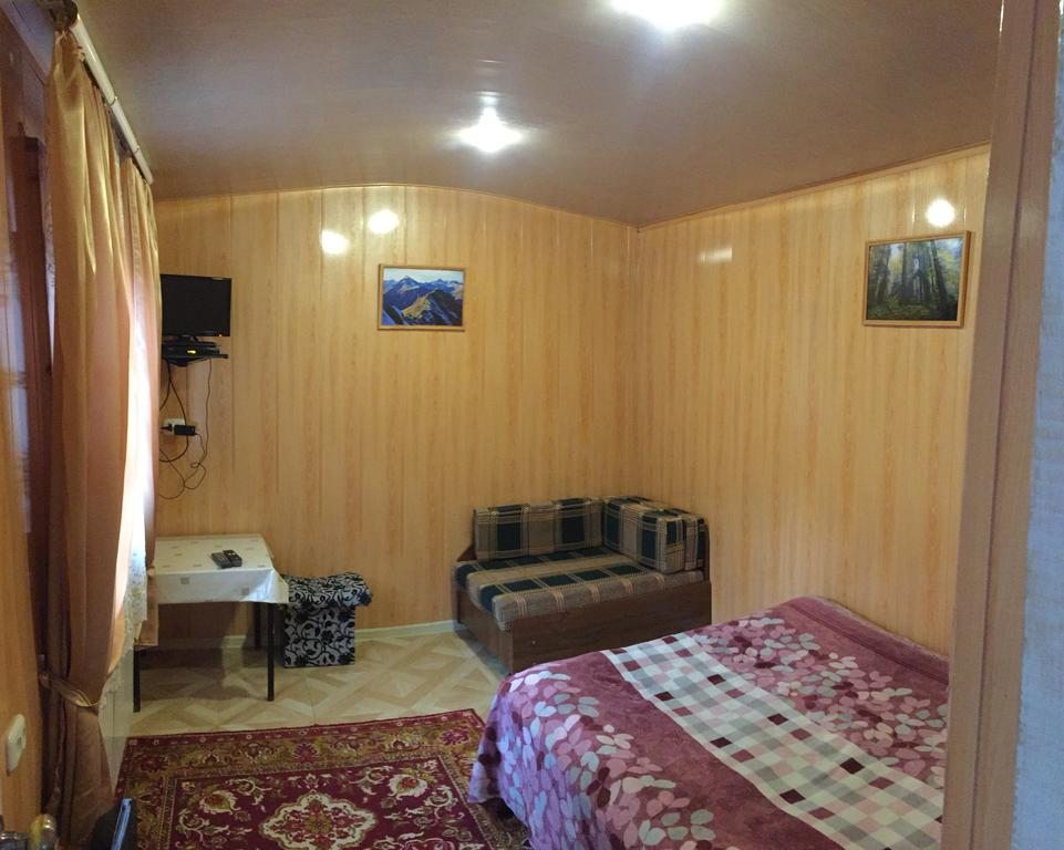 Двухместный (Стандартный двухместный номер с 1 кроватью) гостевого дома Пихтовый Мыс, Домбай