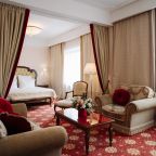 De Luxe, Гостиница Ring Premier Hotel