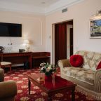 De Luxe, Гостиница Ring Premier Hotel