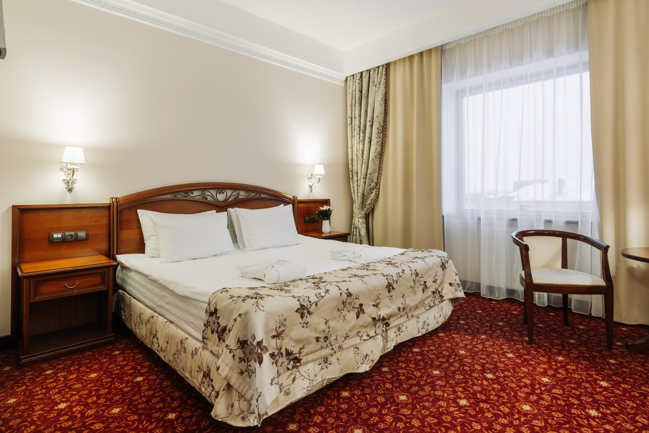 Двухместный (Улучшенный стандарт с большой кроватью) гостиницы Ring Premier Hotel, Ярославль