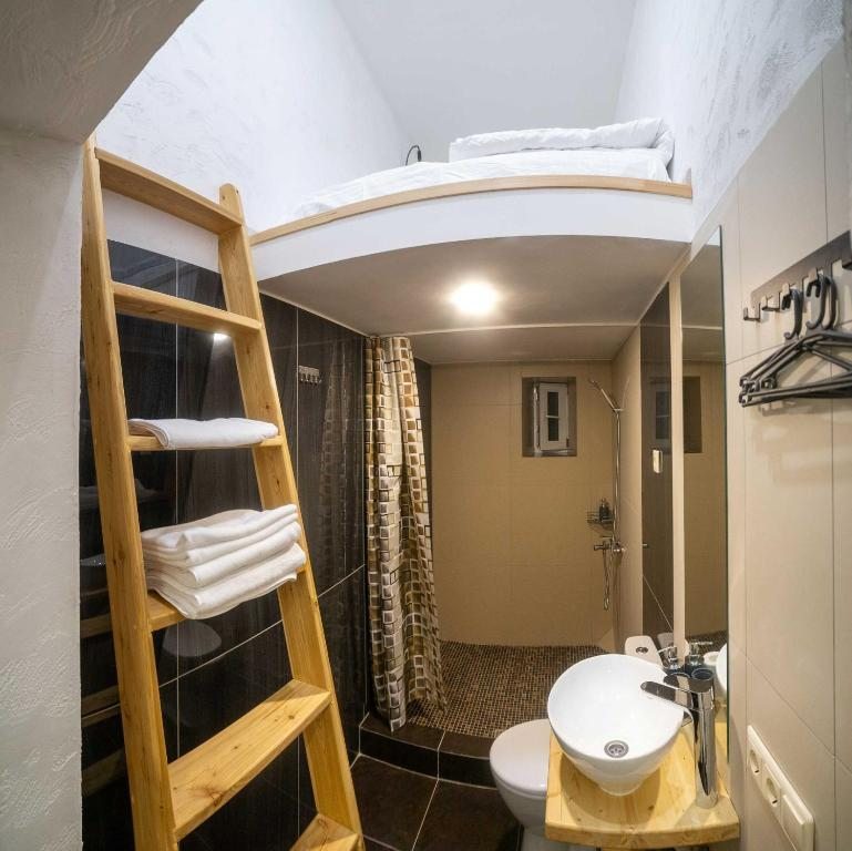 Двухместный (Двухместный номер с 1 кроватью и собственной ванной комнатой) апартамента Студия на Гаяза Исхаки, Казань