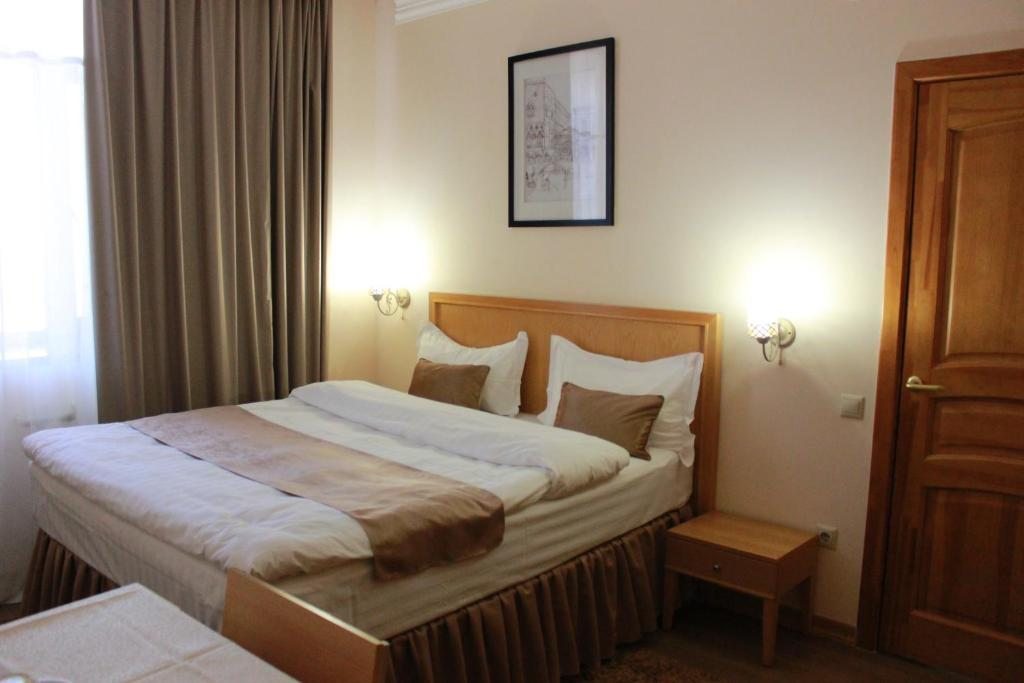 Двухместный (Двухместный номер Делюкс с 1 кроватью) отеля ATB Grand Hotel, Атырау