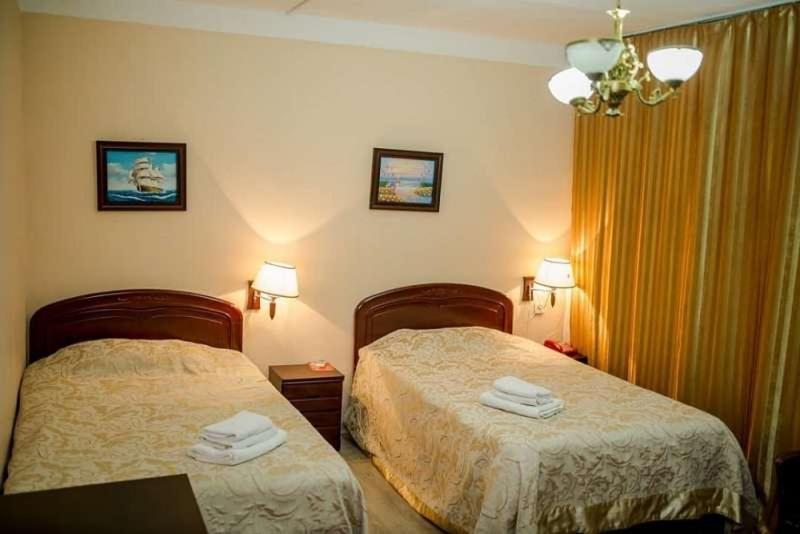 Двухместный (Бюджетный двухместный номер с 2 отдельными кроватями) отеля All Seasons, Актау