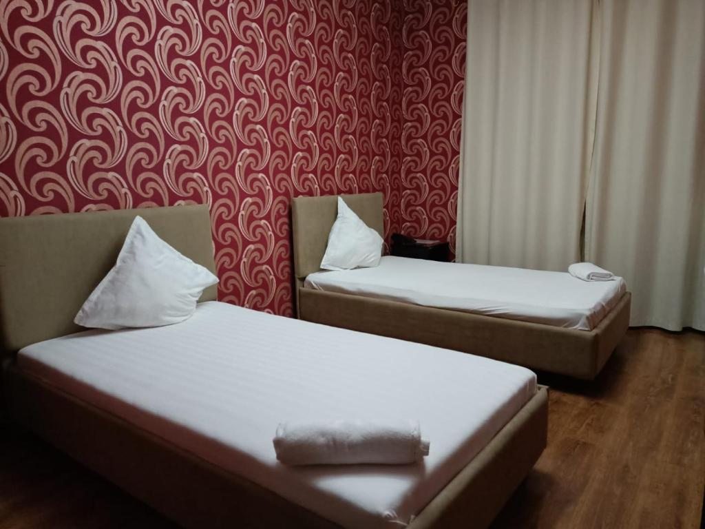 Двухместный (Двухместный номер с 2 отдельными кроватями и балконом) отеля Diar, Атырау