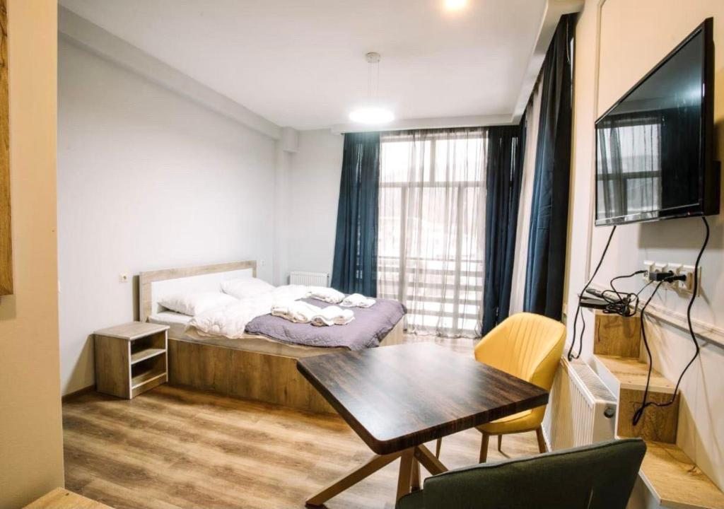 Двухместный (Двухместный номер с 1 кроватью или 2 отдельными кроватями и балконом) отеля Residence hill SOPRA, Бакуриани