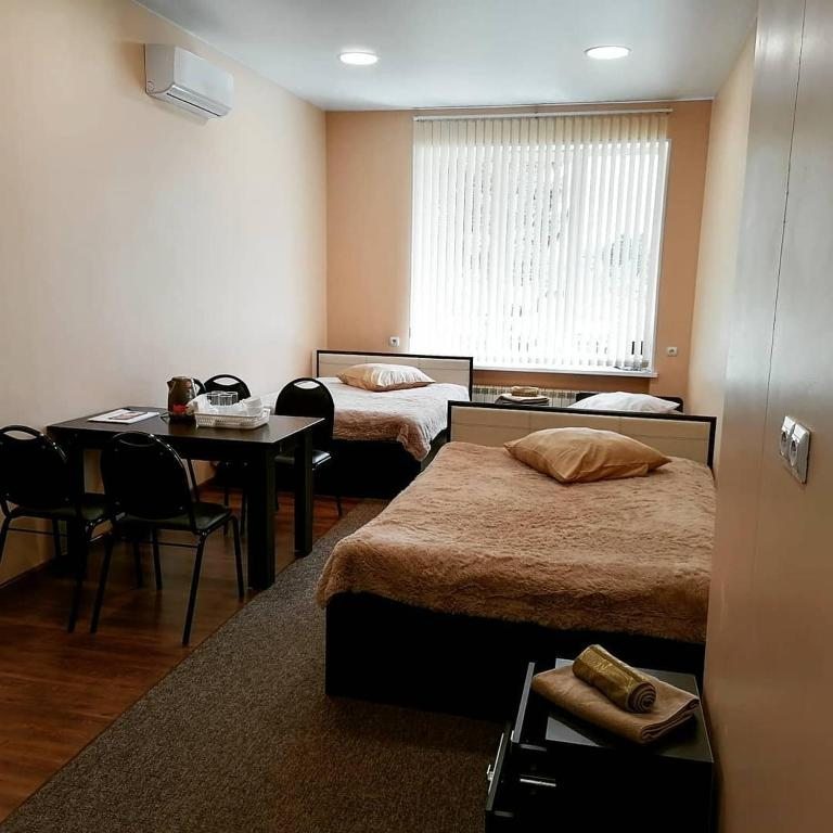 Двухместный (Стандартный двухместный номер с 2 двуспальными кроватями) гостиницы Кавалерово