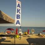 песчаный пляж у дома Gala Beach