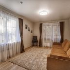 В номере  ОДИН спальный комплект, для проживания 2-х персон