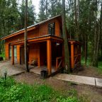 Уютный дом в хвойном лесу с панорамными окнами
