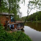 Двухэтажный дом на воде, на  берегу озера в березовой роще