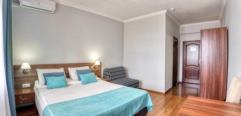 Двухместный (Стандартный двухместный номер с 1 кроватью или 2 отдельными кроватями) отеля Resort hotel YUG, Дагомыс