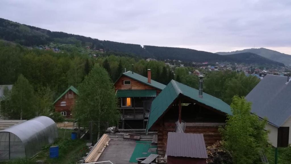Частные дома горно алтайске. Покажите частный сектор Горно Алтайска. Строительство домов в Горно-Алтайске.