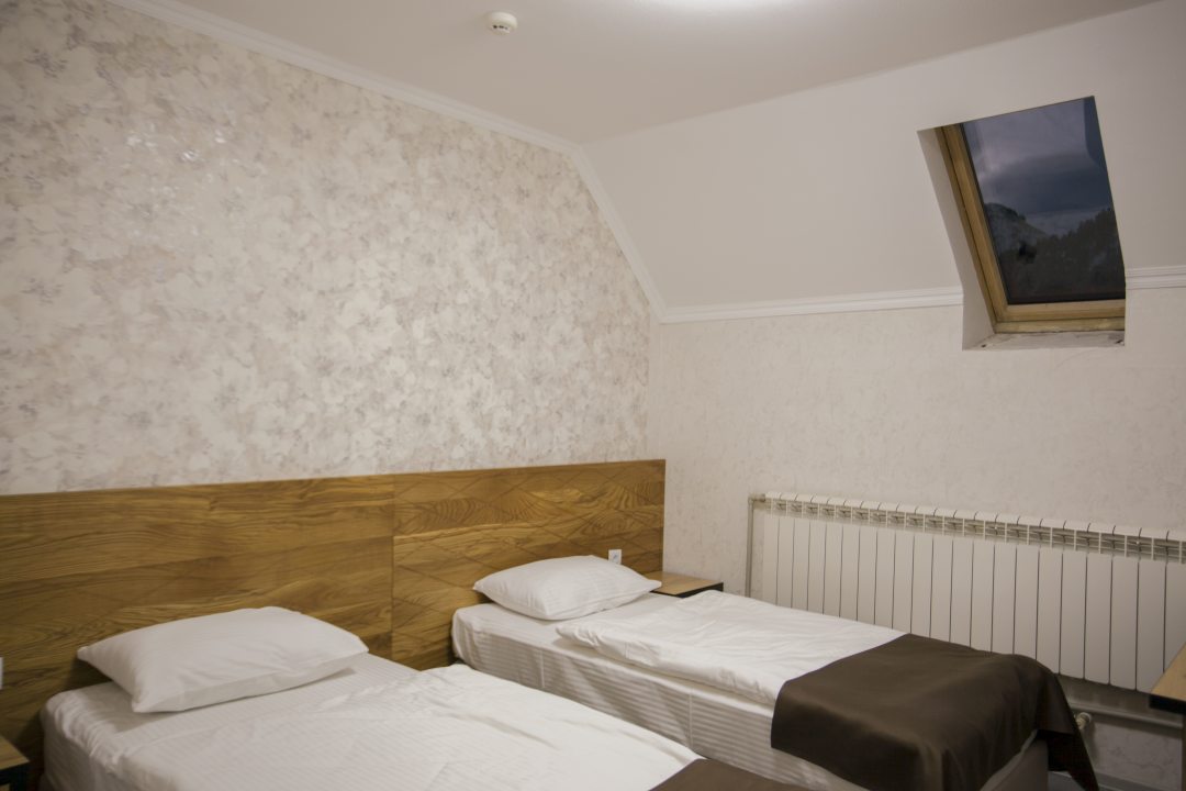 Двухместный (Двухместный стандарт мансарда кровать двухспальная или две раздельные) гостиницы Альпина, Терскол