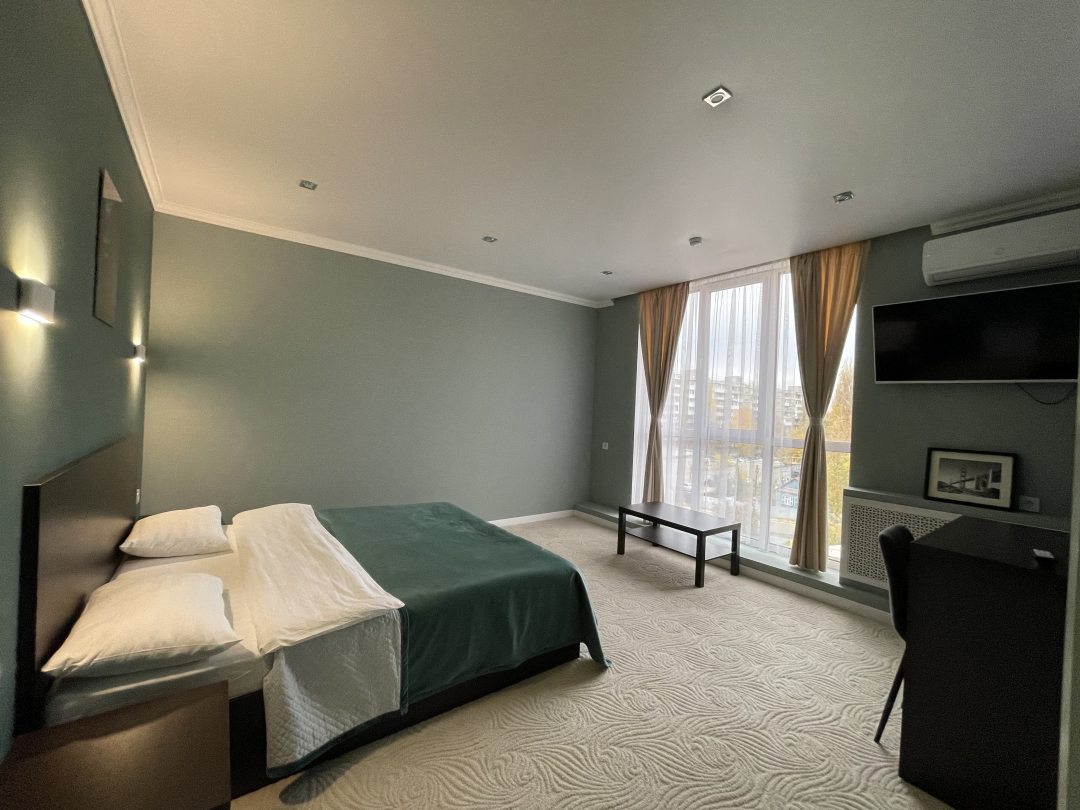Двухместный (Улучшенный номер с кроватью размера «king-size») отеля Rabat Hotel, Саратов