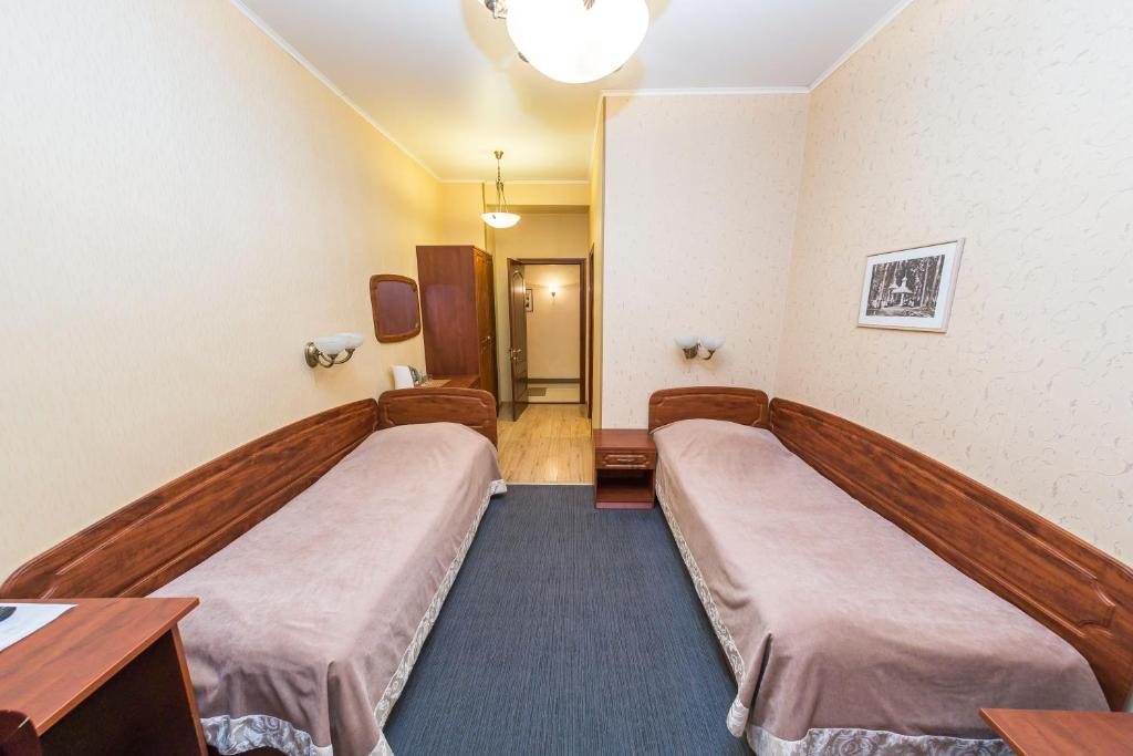Двухместный (Двухместный номер с 2 отдельными кроватями и душем) отеля Саров
