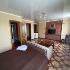 Люкс (Люкс), Гостиница Дружба