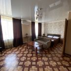 Люкс (Люкс), Гостиница Дружба