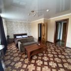 Люкс (Люкс), Гостиница Дружба