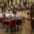 Ресторан расположен на втором этаже гостиничного комплекса.