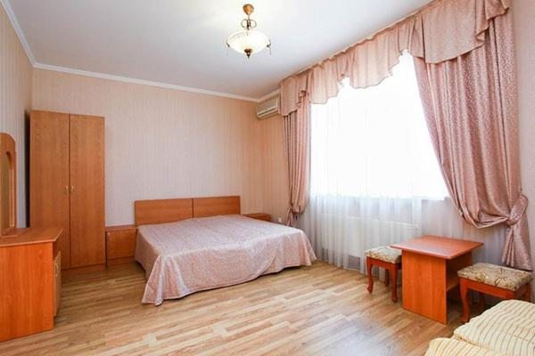Двухместный (Twin с тремя дополнительными кроватями) отеля Hristina, Анапа