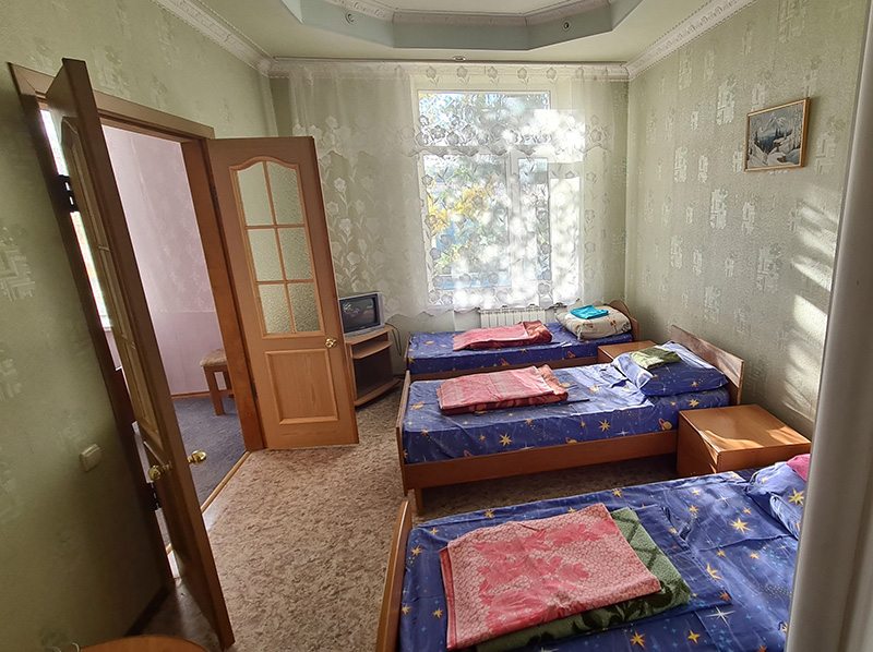 Пятиместный (Кровать в 5ти местном мужском номере) гостинично-оздоровительного комплекса Солнечный, Березовский