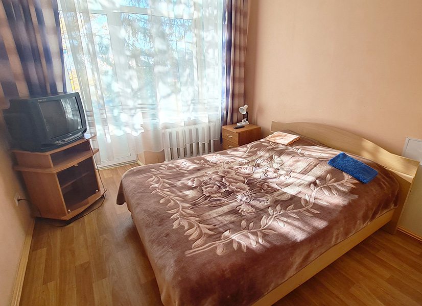Двухместный (Семейный номер с двуспальной кроватью) гостинично-оздоровительного комплекса Солнечный, Березовский