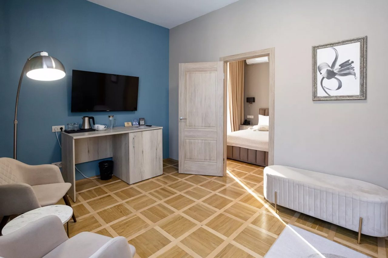 Просторный двухкомнатный номер вместимостью до 4 мест