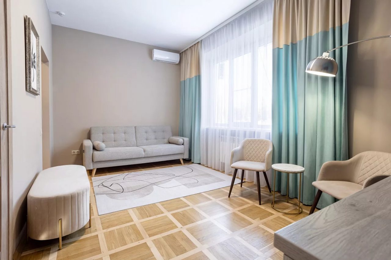 Просторный двухкомнатный номер вместимостью до 4 мест