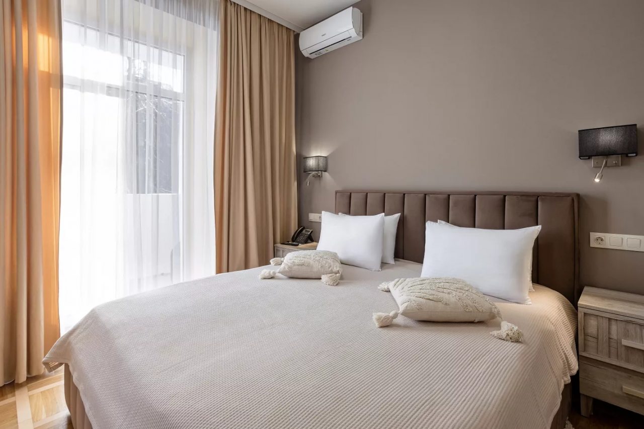 Просторный двухкомнатный номер вместимостью до 4 мест