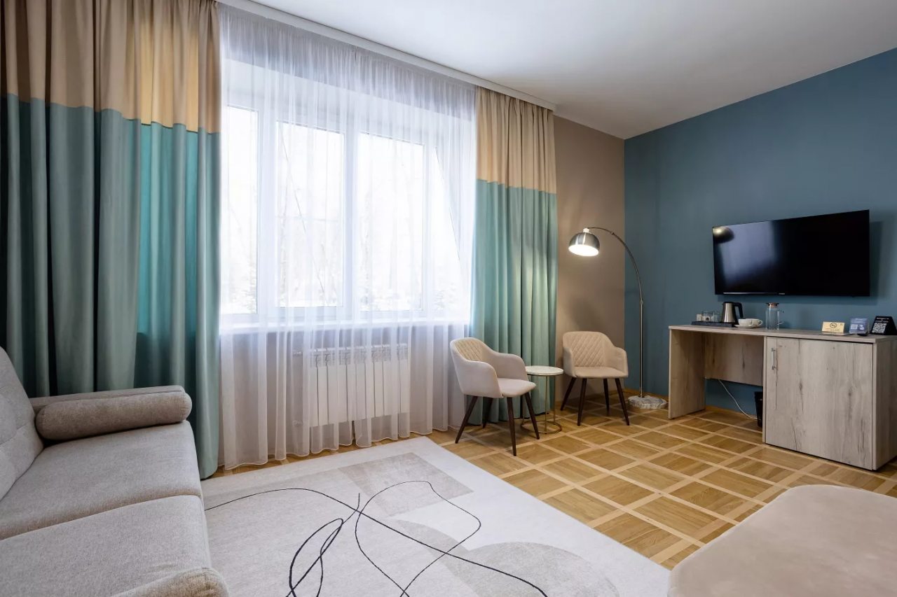 Просторный двухкомнатный номер вместимостью до 4 мест