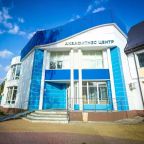 Два подогреваемых бассейна (детский и взрослый), горка.
