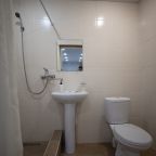 санузел и душ на этаже только для этого номера