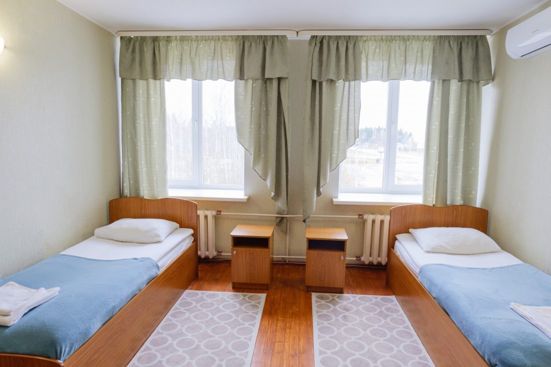 Двухместный (Двухместный номер с 2 отдельными кроватями и ванной комнатой) мини-отеля Радуга, Кунья, Псковская область