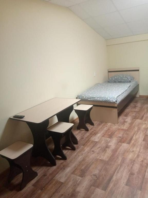 Номер (Односпальная кровать в общем мужском номере), Гостиница KURALOVO