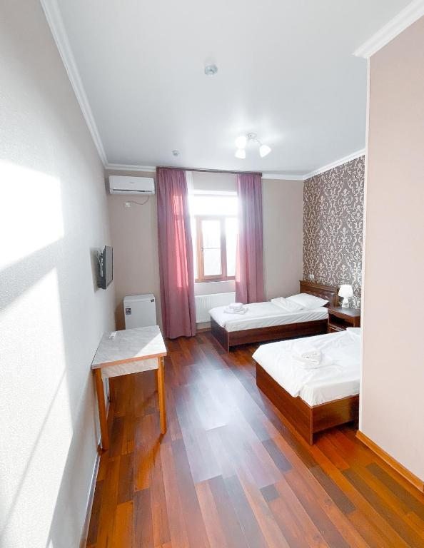 Двухместный (Двухместный номер с 2 отдельными кроватями и собственной ванной комнатой) отеля Гефест, Темрюк