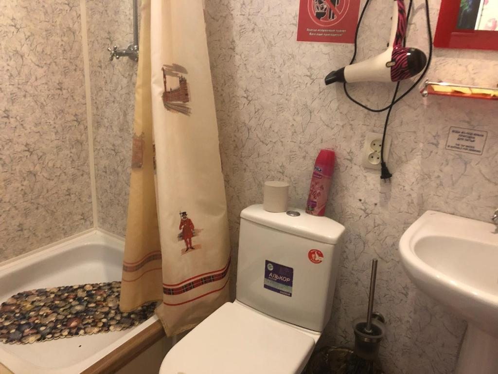 Трехместный (Трехместный номер с ванной комнатой) гостевого дома Fortuna Guest House, Махалино