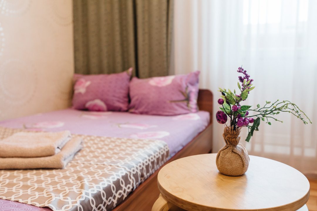 Четырехместный (Purple apartment, новый дом (Одоевского 1/11)) мини-отеля Welcome Apartment, Новосибирск