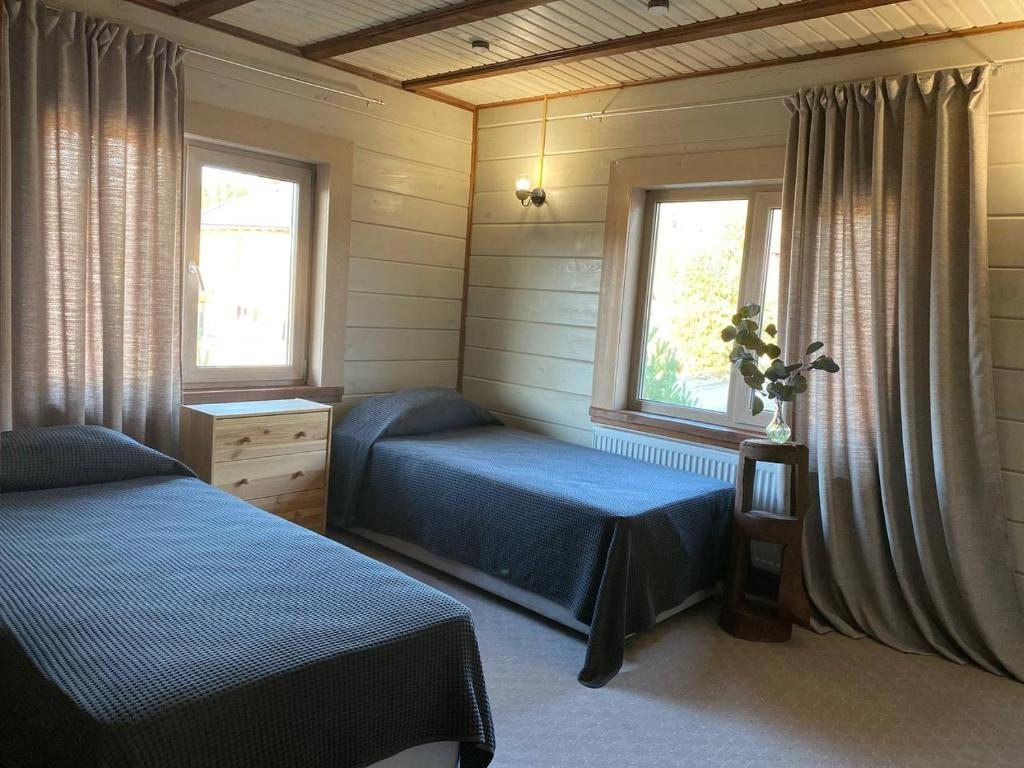 Двухместный (Двухместный номер с 2 отдельными кроватями и видом на горы) гостевого дома ДАГАР, Озерное