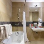 Ванная комната в гостинице AZIMUT FREESTYLE Роза Хутор, Эсто-Садок