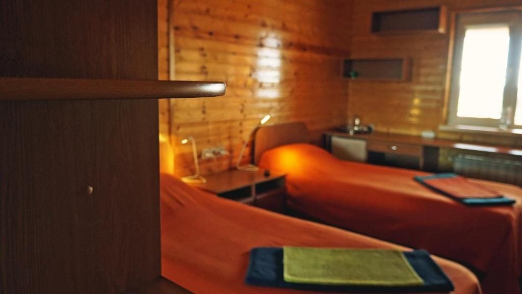 Двухместный (Двухместный номер с 2 отдельными кроватями и собственной ванной комнатой) гостевого дома Авиатор, Кусино