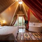 Бунгало (Домик двухуровневый с сауной и камином), База отдыха Алино