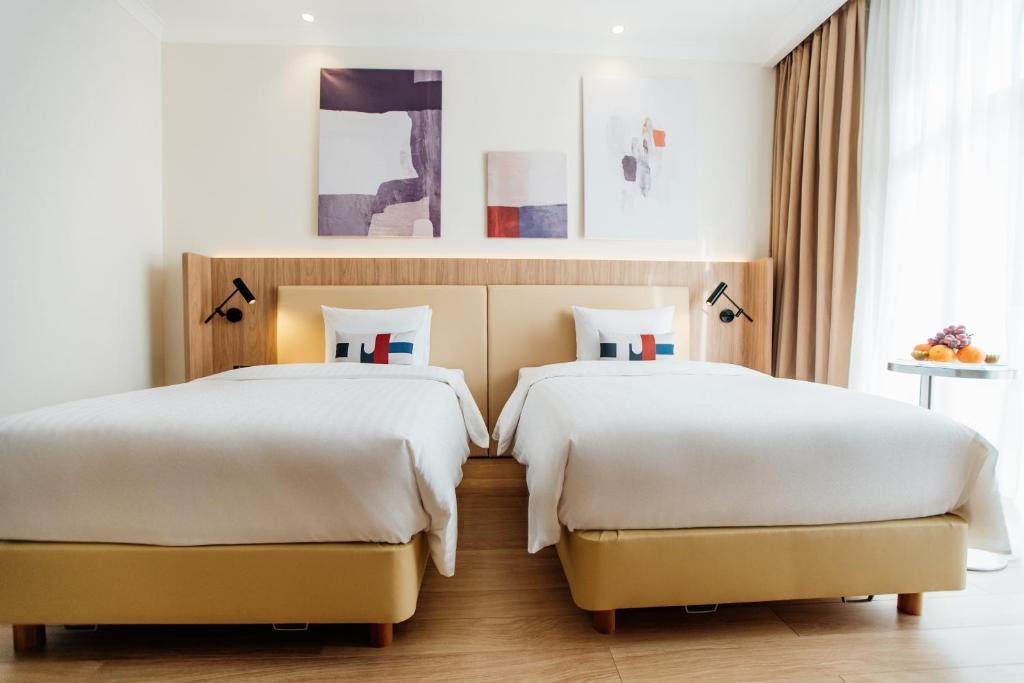 Двухместный (Стандартный номер с двумя кроватями размера «queen-size») курортного отеля Горки Плаза, Красная Поляна