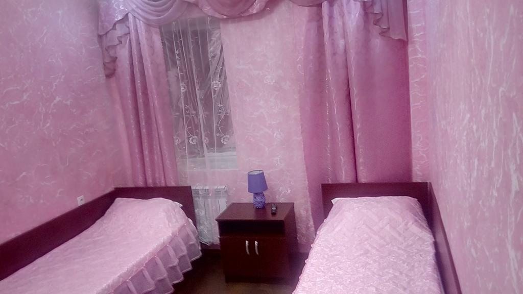 Двухместный (Двухместный номер с 2 отдельными кроватями и душем) отеля Армения, Сорочинск